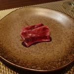 Samwells - 鹿児島さくら牛のタタキ　赤ワインソース