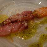 Samwells - カルパッチョ、ブリとほうじ茶でスモークしたサーモンアップ