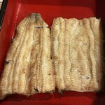 はし本 - ふっくらと焼き上がった白焼き。箸でスッと切れます。