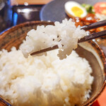 仙台牛タン&ステーキ もみじ赤坂 - 粒の立ったつやのあるお米。おかずの美味しさでモリモリ食べられそう。ランチは大盛り無料でした