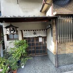 はし本 - 風情のある外観ですね。