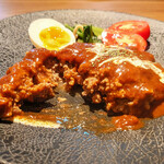 仙台牛タン&ステーキ もみじ赤坂 - ごろりとした牛タンの入ったハンバーグ。お肉の旨みをひき立てる、しっかりとした味付けのソースでした