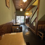 はし本 - 早い時間なので、席が空いてますが、暗くる前には満席。