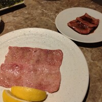 焼肉 ミツクニ 六本木 - 塩タン、醤油タン