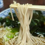 San Chuu - 自家製麺のそばをリフト(^_^)v