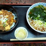 San Chuu - ランチセット(マーボー丼・わかめそば大盛)　930円