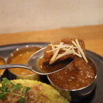 ハジカミ - ポークビンダルー