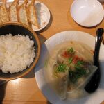 石松餃子 - 石松餃子5個と水餃子5個の焼水定食(1340円)