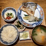 魚と日本酒 魚バカ一代 - 藻塩焼き魚定食