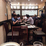 博多もつ鍋おおやま - 店内はあまり広くないです。客層は老若男女。