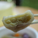糸舞季 - だご汁のなかに、いきなり団子が！芋餡です。なかなかいけるわ。