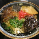 Chuuka Udon Ippei - 中華うどん420円。紅ショウガ、キクラゲ、ねぎ、かつおぶし、のり、薩摩揚げ。