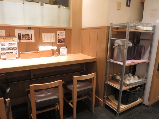 大手町ランチだし茶漬けえん内観