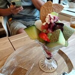 funfun base - 本日のおまかせパフェ650円