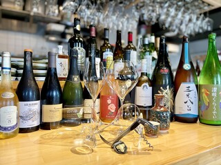Tsukishima Kuimonoya Bisutoko - ソムリエール厳選のワインは日本をメインとして世界各国のものが日替わりで約70種以上！！グラスでも約15種お楽しみいただけ、お好みやお食事に合わせてご提案♪ボトルはほぼ利益一律なので、上質なワインこそリーズナブルに楽しめます！