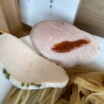 めん処 きよ洲 - 貝汁昆布水の芳醇つけめんの鶏と豚のチャーシュー