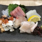 旬菜和味 - 造り盛り合わせ(カンパチ、ひらめ、いか、まぐろ、サザエ )