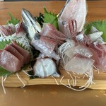 魚屋の磯料理 まるとし - 刺身定食 （あじ）　１８００円　(2023/08)