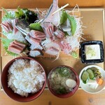 Sakanayano Isoryouri Marutoshi - 刺身定食 （あじ）　１８００円　(2023/08)