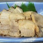 おどや - 料理写真:煮豚 （スライス）　３５３円（３０２円／１００ｇ）　(2023/08)