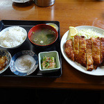 さかえ食堂 - チキンカツ定食（750円）