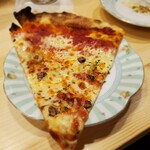 カジュアルフレンチBar 7FUKU - pizzaのお裾分け。うんまい⤴