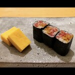 鮨 神楽 - ・巻物 (トロタク)
      ・玉子焼き
