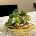 Gigino RISTORANTE - 牡蠣でけええええええ！うめええええ！上にオクラ乗っててパッションフルーツの爽やかさもあって夏らしい味。牡蠣美味しかったなー。