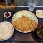 未来亭 - とんかつ定食　950円