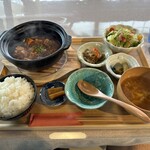 ほっこり中華 こころや - 【2023.8.15(火)】四川麻婆豆腐定食（ご飯・サラダ・小鉢・お新香・スープ付き）1,280円