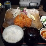 とん鈴 - 特上ロースカツ定食（¥2200）