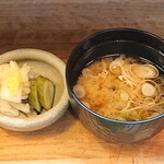 Tatsumi - 割烹 辰巳 ＠茅場町 ランチ定食に付く漬物と豆腐・刻みネギの味噌汁