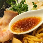 鶏そば・ラーメン Tonari - 背脂しょうゆ鶏そば