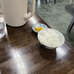 Chuka Soba Ooishi Ya Sakuhei Ten - 叉燒拉麵配小碗白飯。微辣的醃蘿蔔非常重要