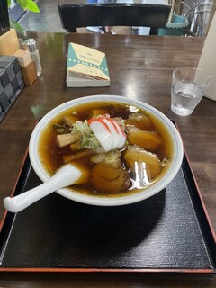 中華そば 大石家 - 今日はスープ薄い。チャーシューもあまり。めちゃくちゃ混んでるからも有ると思う