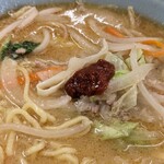 山久ラーメン - 卓上の辛みそで味変