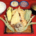 だるまの天ぷら定食 - 料理写真:ヘルシー定食（エビ・キス・野菜５品・みそ汁・小ごはん）