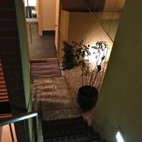 鮨 くりや川 - （2013年9月）お店は階段を降りた地下１階にあります。