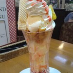 レストランBON - フルーツパフェ　税込800円
