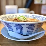 ラーメンゆれる - 日曜日数量限定 ぶた白湯ラーメンZ  正面から