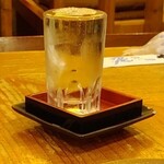 海鮮居酒屋 山傳丸 - 日本酒は店員さんが注いでくれます