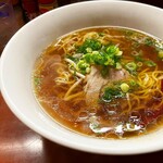 きらく - しょうゆラーメン※斜め上から