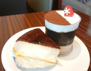 パティスリー シュクレ - バスクチーズ380円、コーヒーゼリー360円:下はチョコクリーム