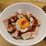 麺や 鳥の鶏次 - レアチャーシュー丼
