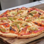 トリワイン ＰＩＫＯＳＨＨＨＵ - 自家製緑タバスコのおまかせピザ