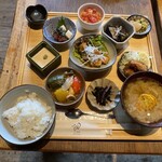 火の食堂 - まさに、四季の恵み定食なりねぇ〜\(//∇//)\