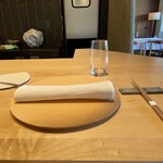 Restaurant TOYO Tokyo - テーブルセッティング
      お箸があります♪