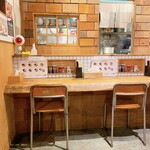 Ichiroku Ramen - 学校の椅子がオシャレ♥