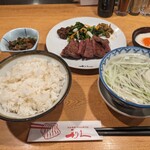 牛たん炭焼　利久 - デザート意外は一気に着丼しましたー。