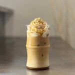 Cafe ave - 【キャラメルラテ】
                      コーヒーのほろ苦さとキャラメルの香ばしさがクセになる一杯。ホットもアイスもご提供できます。